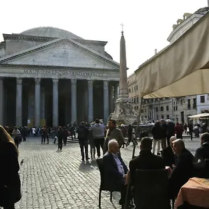 Pantheon Domus Valentino Apartment